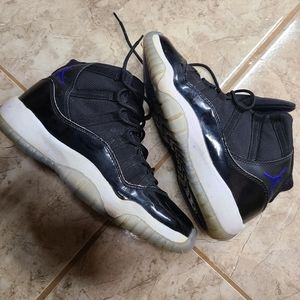 Air Jordan shoe " space jam" size 6y